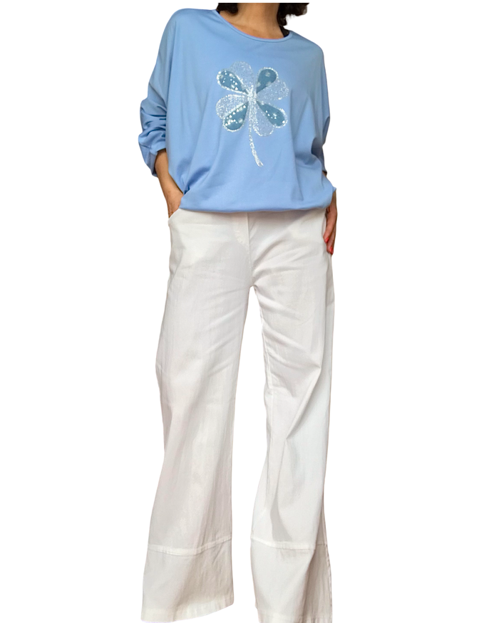 T-shirt manche longue bleu ciel avec une fleur scintillante
