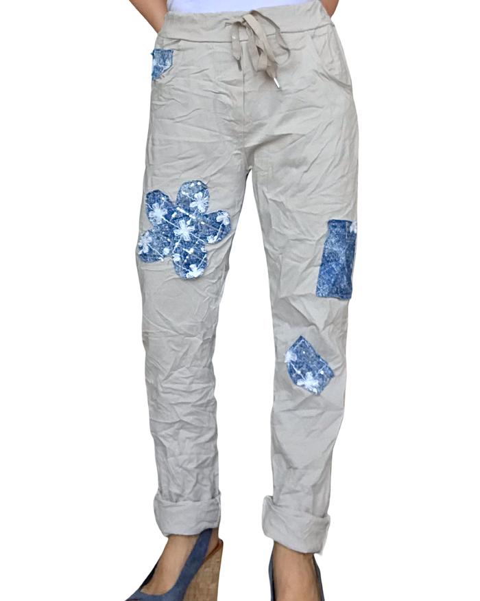 Pantalon beige avec patch bleu jeans à taille élastique avec cordon