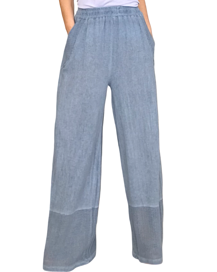 Pantalon bleu jeans délavé taille élastique, avec garniture en filet au bas