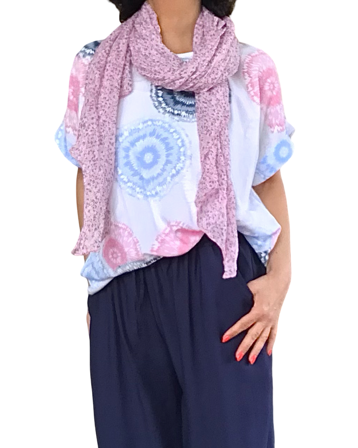 Blouse blanche à manches courtes avec grosses pastilles marine, rose, bleu ciel