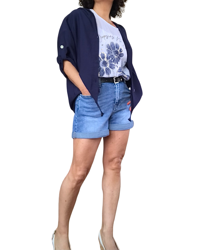 Short en jeans bleu moyen revers au bas avec ceinture noire
