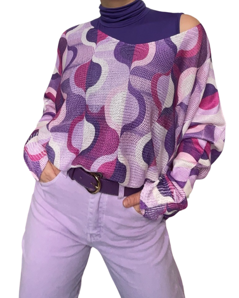 Chandail femme à manche longue avec imprimé géométrique mauve et lilas avec col roulé sans manche, pantalons lilas et ceinture mauve