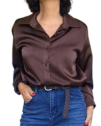 Chemise brune en satin à manche longue avec boutons noirs