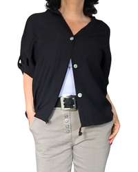 Chemise noir manche courte avec capuchon et cordon au bas