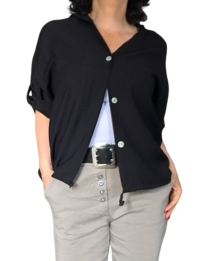 Chemise noir manche courte avec capuchon et cordon au bas