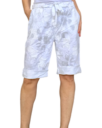 Bermuda blanc imprimé de fleurs blanches et gris pâle à taille élastique avec cordon
