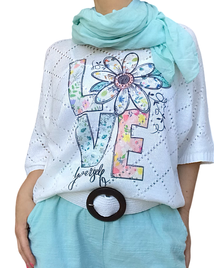 Chandail LOVE en mailles – Douceur et style