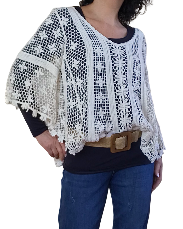 Chandail col en V en crochet beige, manche 3/4 cloche