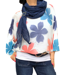 Chandail manche 3/4 blanc fleuri corail, marine et sarcelle avec camisole gainante blanche et foulard marine