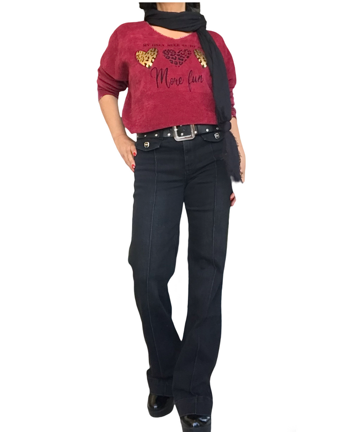 Chandail rouge vin col en V en velours chenille avec 3 cœurs