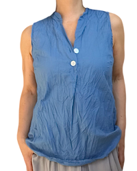 Blouse unie bleu indigo et bleu ciel sans manches col V chic