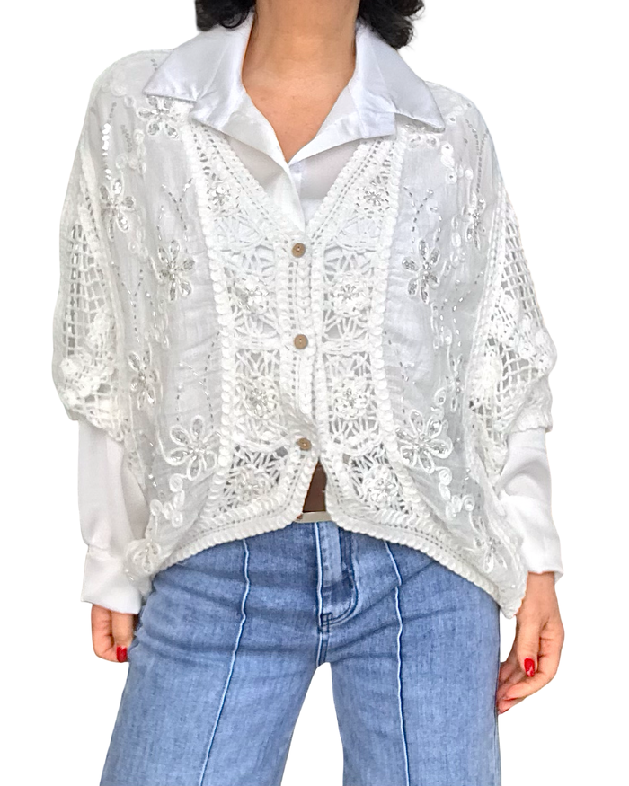 Cardigan en crochet et broderie de fleurs blanc cassé (Livraison 31 mars)