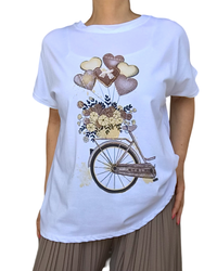 T-shirt blanc vélo et cœur doré – confort chic