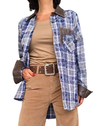 Chemise à carreaux marine, gris et blanc avec similicuir brun délavé
