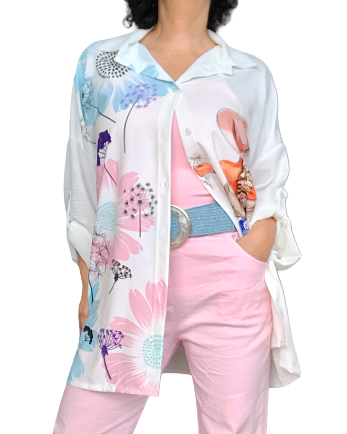 Chemise crème manche 3/4 avec dessins de fleurs coté droit et jeune fille de dos coté gauche