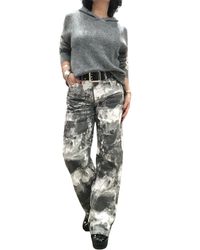 Chandail uni en tricot gris avec un capuchon