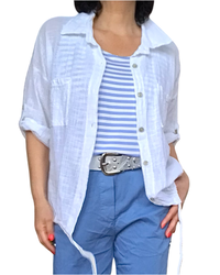 Chemise blanche manche courte avec deux poches appliquées devant et cordon au bas