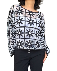 Chandail en crochet manche longue noir et blanc marguerites
