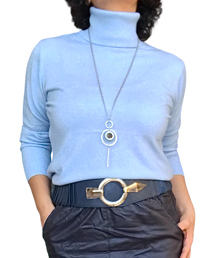 Chandail col roulé uni bleu ciel avec lurex argenté