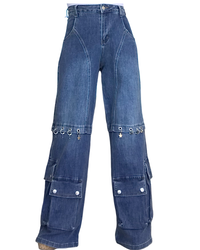 Jeans droit bleu moyen avec breloques en étoiles argenté et poches cargo au bas des jambes
