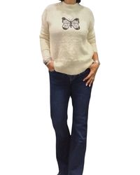 Chandail col montant beige en tricot avec un appliqué de papillon