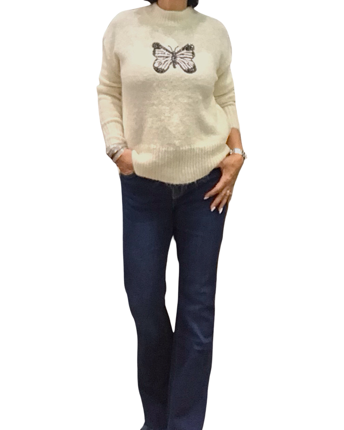 Chandail col montant beige en tricot avec un appliqué de papillon