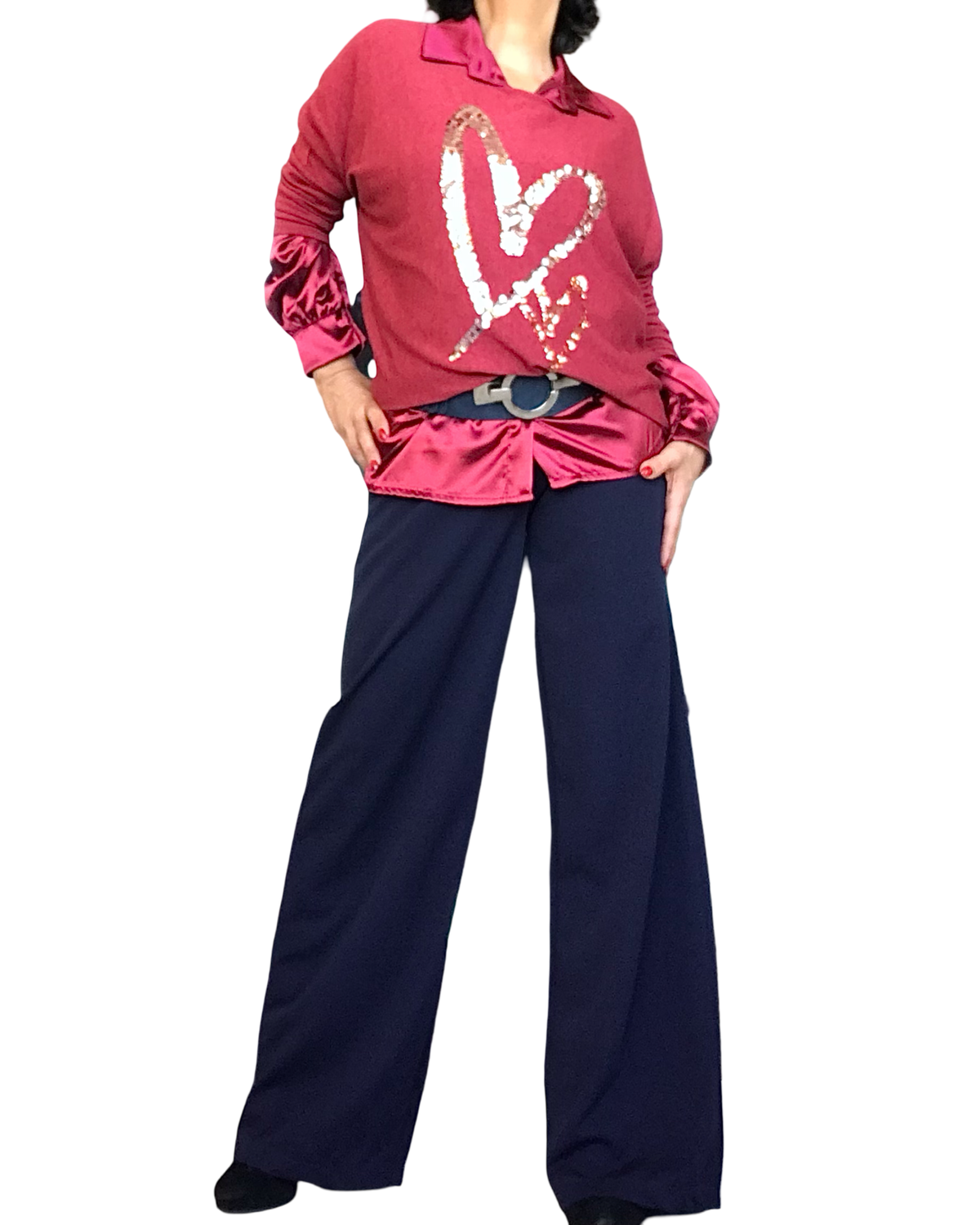 Chandail en tricot léger rouge avec cœur en paillettes argent et rouge