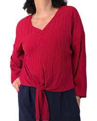 Blouse uni rouge, noué au bas col en V