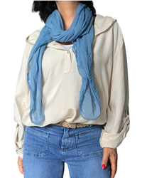 Blouse unie manches 3/4 avec capuchon beige avec foulard bleu