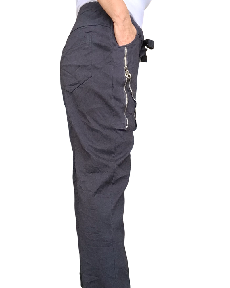 Pantalon anthracite à taille élastique avec cordon et zip sur les cuisses de coté