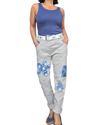 Pantalon beige avec patch bleu jeans à taille élastique avec cordon