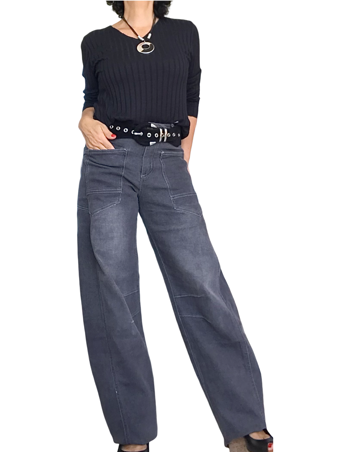 Jeans gris jambe droite avec poches appliquées devant