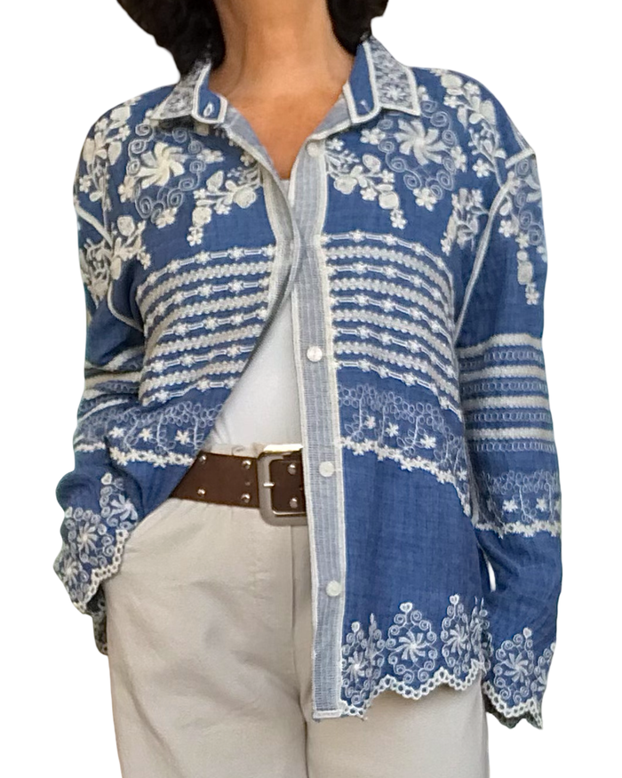 Chemise bleu jeans brodée blanc cassé à manche longue