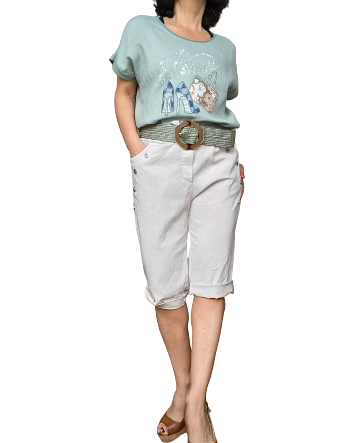 Bermuda beige à taille élastique avec cordon et 4 boutons décoratifs