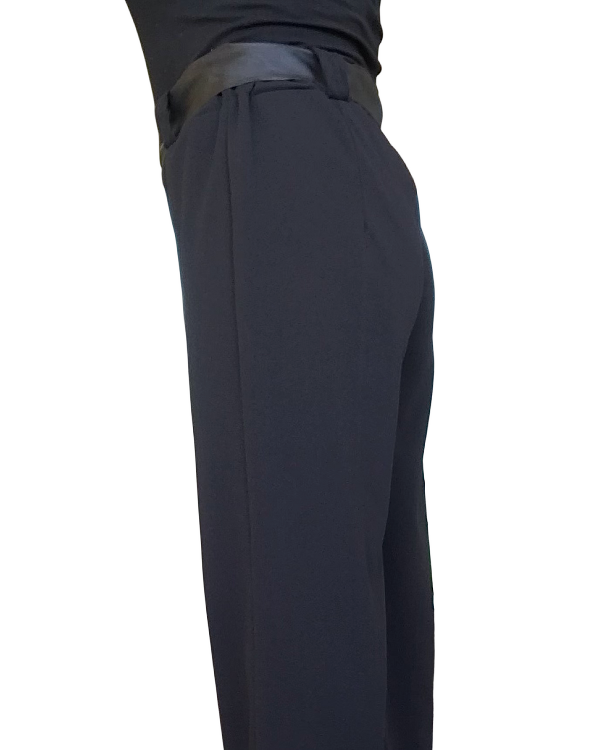 Pantalon droit noir avec un ruban noir comme ceinture, taille élastique