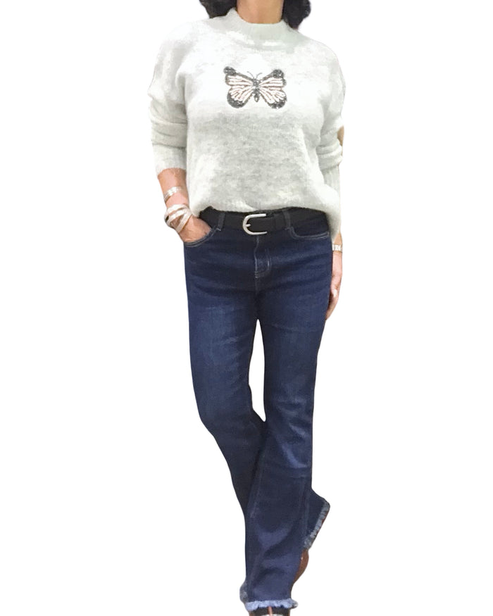 Chandail col montant gris pastel chiné en tricot avec un appliqué de papillon