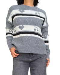 Chandail en tricot gris col rond avec cœur et cerise