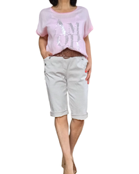 T-shirt rose écrit « AMORE » en petites pierres argentées