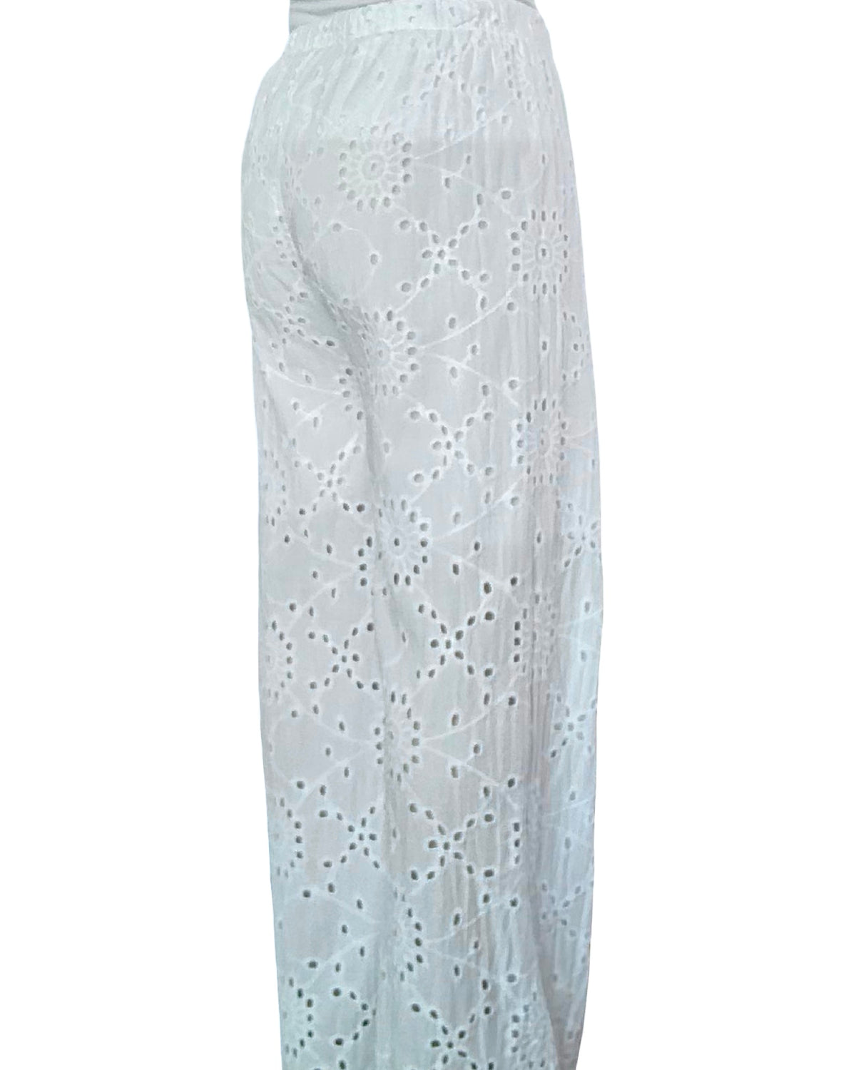 Pantalon blanc en broderie anglaise  jambe droite taille élastique