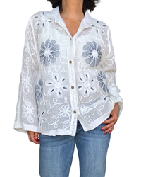 Chemise blanche brodée de fleurs à manche longue
