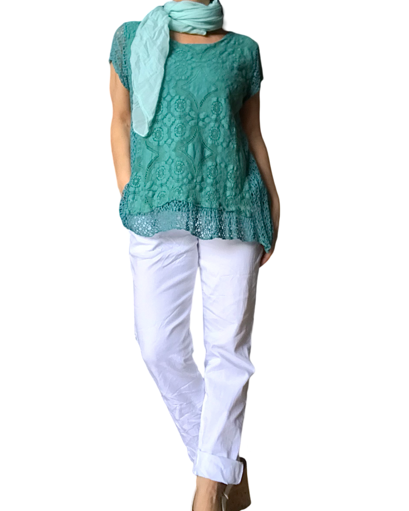 T-shirt uni en dentelle jade avec pantalon à taille élastique blanc et foulard uni Aqua