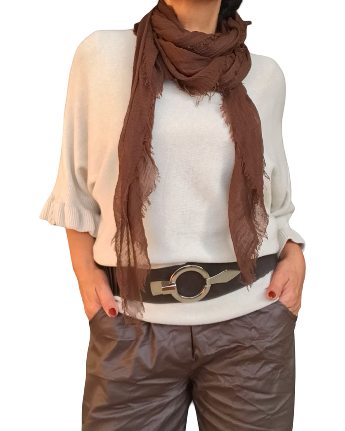 Chandail de tricot léger beige manche 3/4 garni de frisons