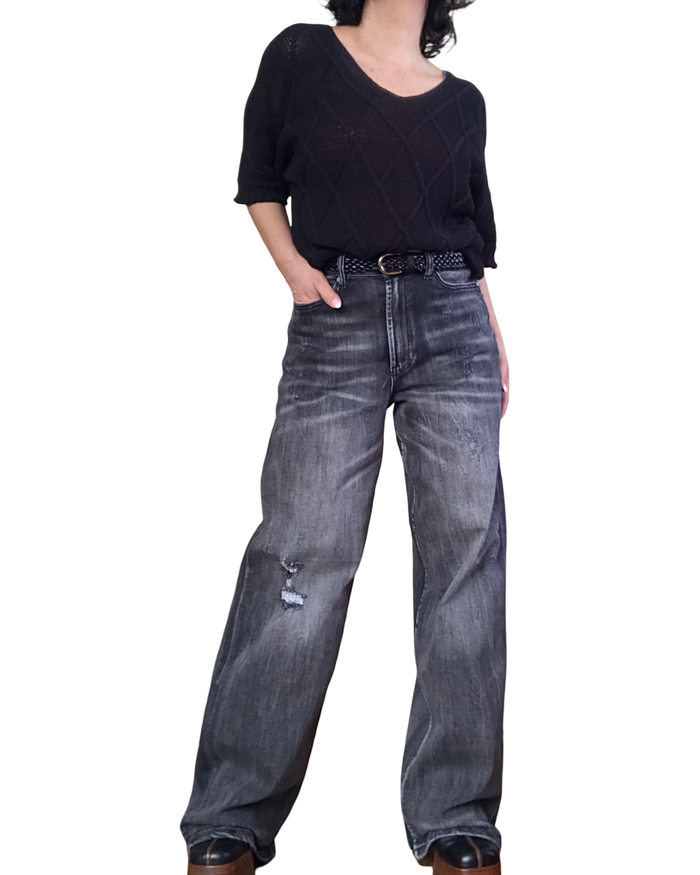 Chandail noir en crochet manche courte