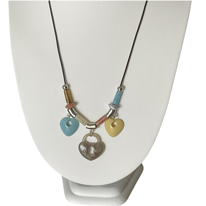 Bijoux | Collier avec pierres  en forme de cœur bleu, vanille et moka