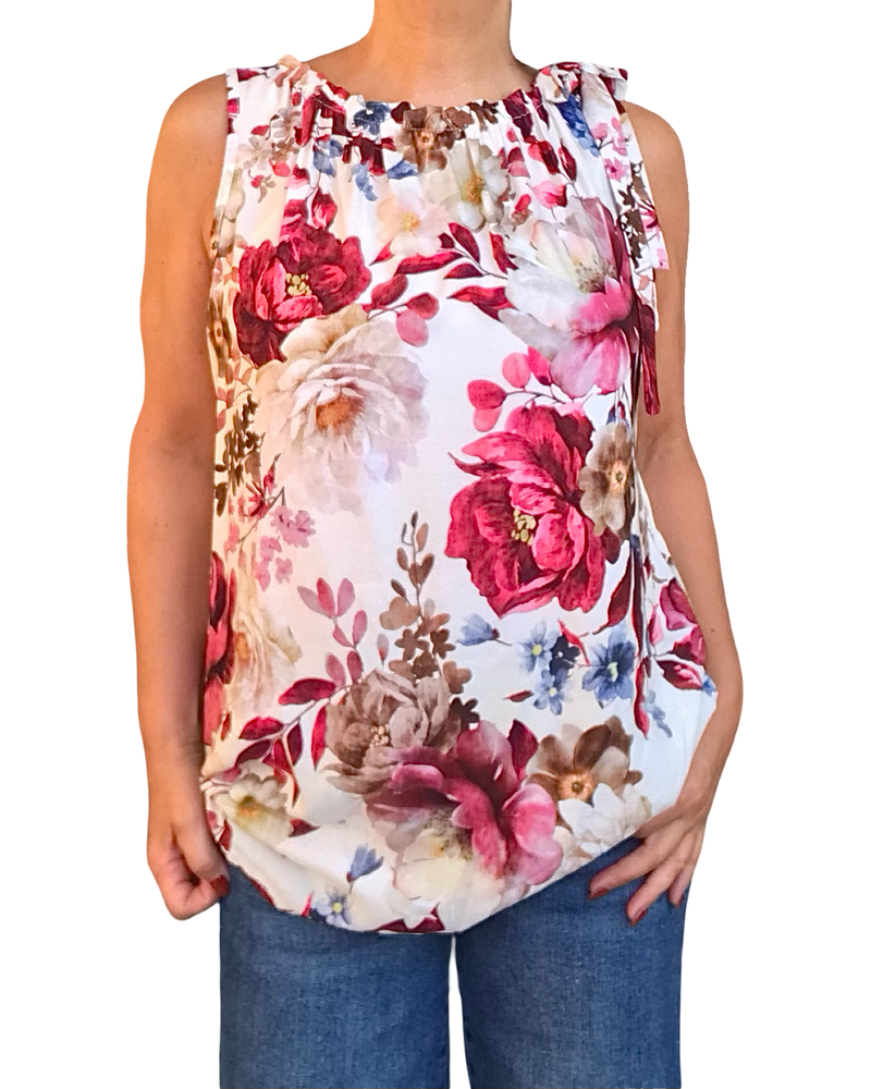 Camisole crème fleuri rouge vin et brun et bleu, encolure élastique garni d’une boucle