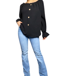 Blouse noire pour femme à manche longue avec jeans.