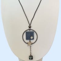 Bijoux | Collier en babiche noir avec pendentif en cercle métallique