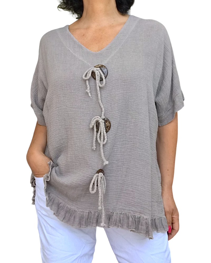 Tunique moka col en V – volant et boutons bois