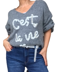 Chandail en tricot grosses mailles gris «  C’est la vie » manche longues et ceinture blanche