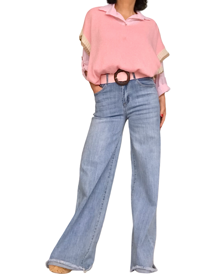 Débardeur en tricot rose pâle ouvert sur les côtés col en V avec bande vanille au bas